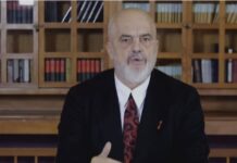 “POPULLI FLET ME VOTË” -RAMA PËR PROTESTUESIT: NJË TURMË AGRESIVE QË JASHTËNXIRRET NË KRYQËZIME PËR TË BLLOKUAR TRAFIKUN